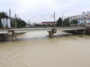 Yağmur Ve Eriyen Kar Akarsuları Coşturdu