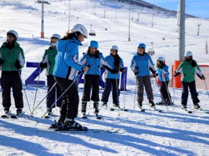 Vali, Milyarlık Tesisisin Kapılarını Köy Çocuklarına Ardına Kadar Açtı