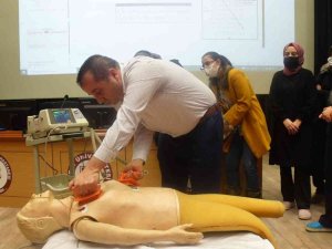 Fü Hastanesi Çalışanlarına Temel Ve İleri Yaşam Desteği Eğitimi Verildi