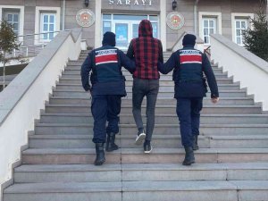 Evlerden Hırsızlık Yapan Şahıs Yakalandı
