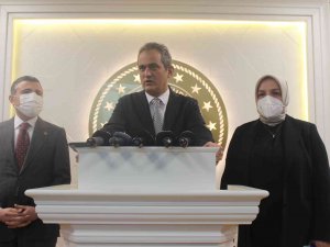 Bakan Özer: "Yüz Yüze Eğitime Kararlılıkla Devam Edeceğiz"
