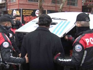 "Ailene Büyü Yapılmış" Deyip Para İsteyen Adamı Polise Yakalattı