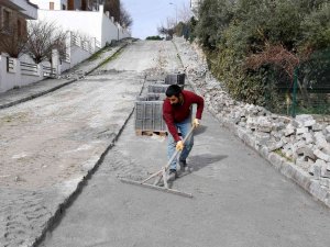 Kuşadası Belediyesi, Yol Yapım Çalışmalarına Ara Vermiyor