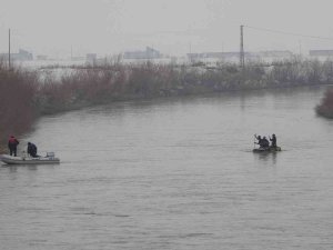 Karasu Nehri’ne Düşen Yağmur’u Arama Çalışmalarına 8. Günde De Ara Verildi