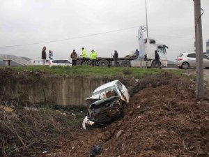 Otomobilinin Kontrolünü Kaybedince Dereye Uçtu: 1 Yaralı