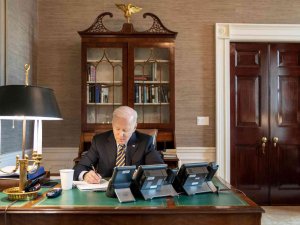 Biden Ve Zelenskiy Telefonda Görüştü