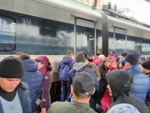 Kiev’i Terk Etmek İsteyen Halk Tren İstasyonlarında İzdihama Neden Oldu