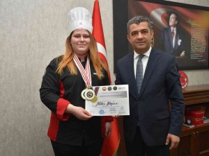 Genç Aşçı Uluslararası Yarışmalarda 3 Altın Ve 1 Gümüş Madalya Kazandı