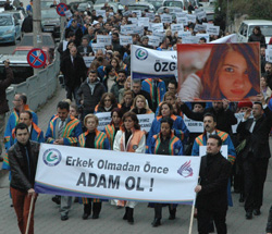 Giresun Üniversitesi Öğretim Görevlileri Özgecan İçin Yürüdü
