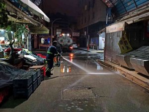 Akdeniz Belediyesi Ekipleri, Günde 400 Ton Çöp Topluyor