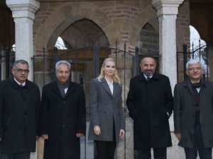 Pelin Çift Ve Tufan Gündüz’den Nasreddin Hoca Türbesi’ne Ziyaret