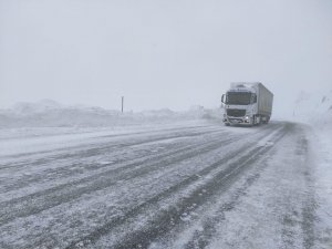 Tunceli-erzincan Karayolu Tır Geçişlerine Açıldı