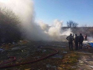 Eyüpsultan’da Fabrikanın Bahçesinde Korkutan Yangın