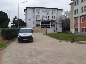 Polis Memuru, Emanete Bırakılan Silahı Boşaltmak İsterken Bacağından Yaralandı