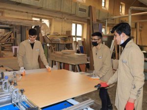 Fabrika Değil, Meslek Lisesi