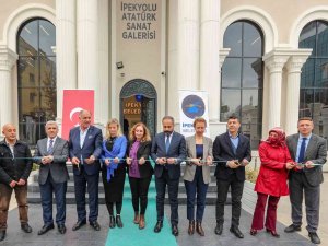 Van’da Sergi Açan Rus Ressam Kirillova: “Dünyada Barış İstiyorum”