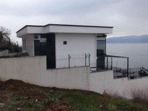 Evinde Tabancayla Vurulmuş Halde Yaralı Bulundu