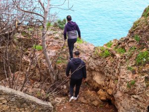 Antalya’da Kayıp Gazinin Cesedi Denizde Bulundu