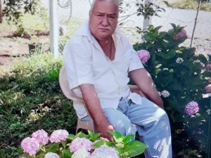 Hastaneye Giderken Ağaca Çarpan Araçtaki Diyaliz Hastası Hayatını Kaybetti