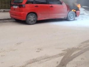 Park Halindeki Otomobil Alevlere Teslim Oldu