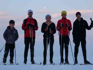 Yüksekovalı Kayakçılar Telesiyeji Olmayan Merkezde Şampiyona İçin Ter Döküyor