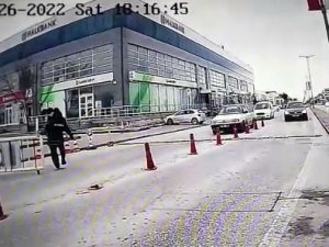 Kaçan Sürücüyü Durdurmak İsterken Canından Oluyordu