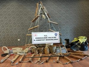Kaçak Kazı Yapan 3 Kişi Polise Yakalandı