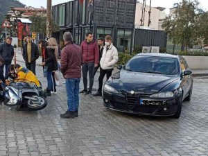 Ehliyetsiz Sürücü Motosiklete Çarptı: 1 Yaralı