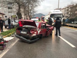 Önce Tankere Sonra Kamyona Çarptı: 2 Yaralı
