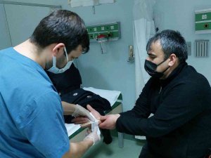 Hayatını Kurtaran 3 Polis Memurunu Hastanelik Etti