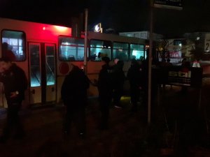 Takım Otobüsüne Taşlı Saldırı: 1 Futbolcu Yaralandı