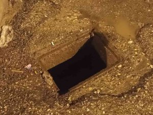 Kimliği Belirsiz Şahıslar Demir Mazgalı Çaldı