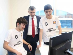 Sultanbeyli’de Girişimci Gençlere Çalışma Ofisi Hediye