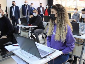 Okul Gibi Fabrika, Okt Önce Eğitiyor Sonra İş Sahibi Yapıyor