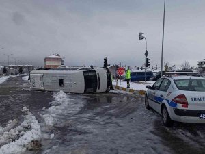 Konya’da İşçi Taşıyan Servis Minibüsleri Çarpıştı: 14 Yaralı