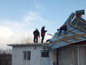 Şiddetli Fırtına Çatıyı Uçurdu