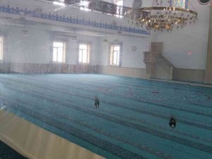 Çocuklar Az Daha Camiyi Yakacaktı