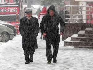 Yozgat’ta Kar Yağışı Etkili Oluyor