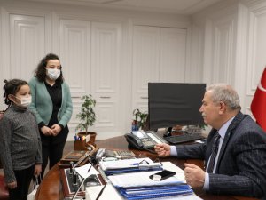 3. Sınıf Öğrencisi İ̇dil, Ödevini Belediye Başkanıyla Yaptı