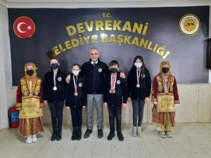 Yarışmalarda Dereceye Giren Öğrenciler, Başkan Altıkulaç’ı Ziyaret Etti