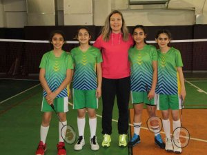 Batmanlı Kızlar 6 Ayda Tanıştıkları Badmintonla İl Ve Bölge 1.’si Oldu