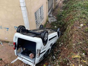 20 Metreden Evin Önüne Uçtu: 2 Yaralı