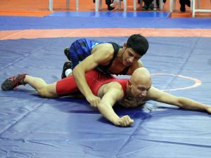 Okul Sporları Gençler Grekoromen Türkiye Şampiyonası Yozgat’ta Başladı