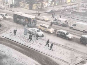Erzurum’da Şiddetli Kar Fırtınası Hayatı Olumsuz Etkiliyor