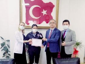 Kadın Güvenlikçi Sıra Kavgasını Tek Başına Önledi, Takdire Layık Görüldü