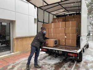 Filistin’de Türkçe Öğrenen Kursiyerlere Kırtasiye Yardımı