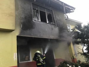 Rize'de Yıldırım Düşmesi Sonucu Çıkan Yangınlarda 2 Ev Zarar Gördü