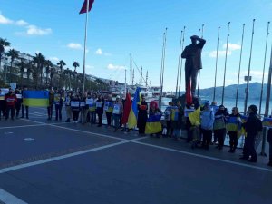 Marmaris’te Yaşayan Ukraynalılar Barış Çağrısı Yaptı
