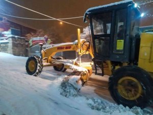 Başkale’de Araçlar Kara Gömüldü, Okullar Tatil Edildi