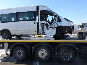 Buzlanan Yolda Askeri Personeli Taşıyan Servis Devrildi: 1 Şehit, 3 Yaralı